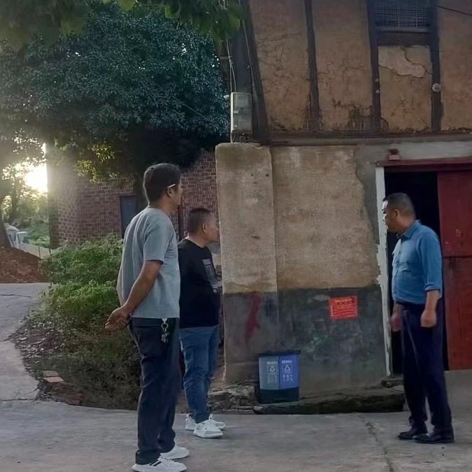 【作风建设年】雨季危房早排查 心系群众守平安