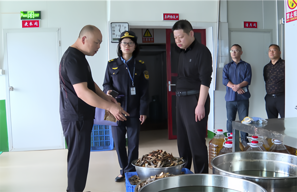 "利剑行动"渌口区查获两企业涉嫌偷排污水！