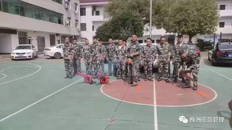 刘文清调度茶陵秋冬季森林防灭火工作