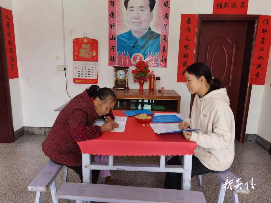 县供销联社：寒冷冬日送温暖 结对帮扶促发展