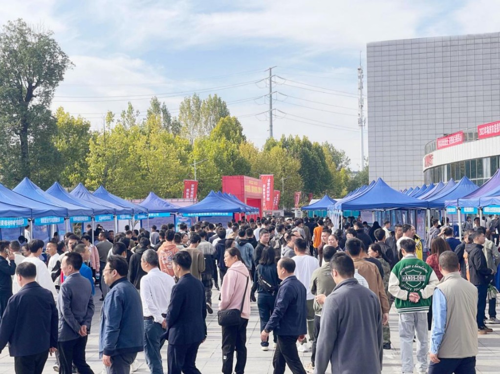 株洲举办退役军人、军属专场招聘会 200余人现场达成就业意向