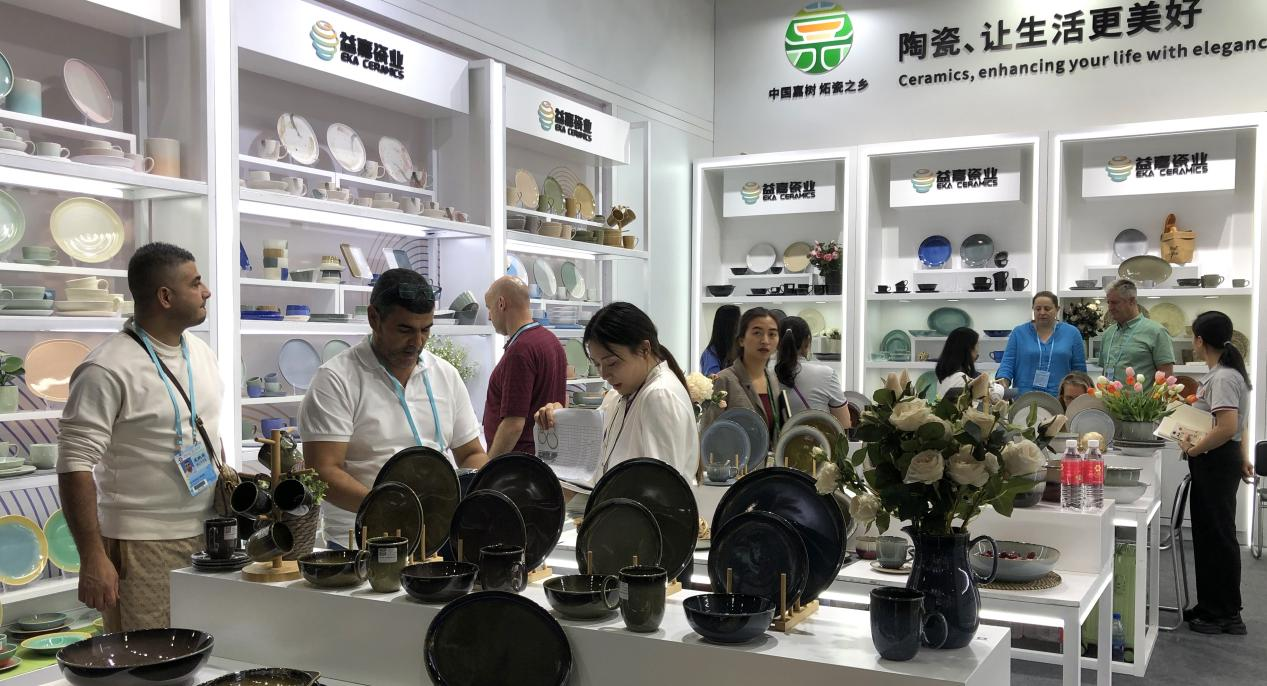 嘉树炻瓷企业首次入驻广交会品牌馆