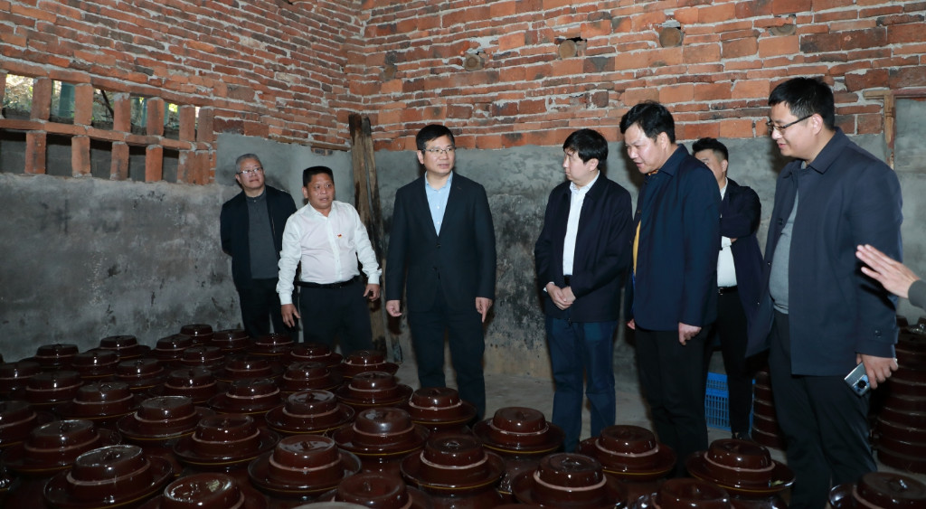 王卫安来区调研联点村乡村振兴帮扶工作