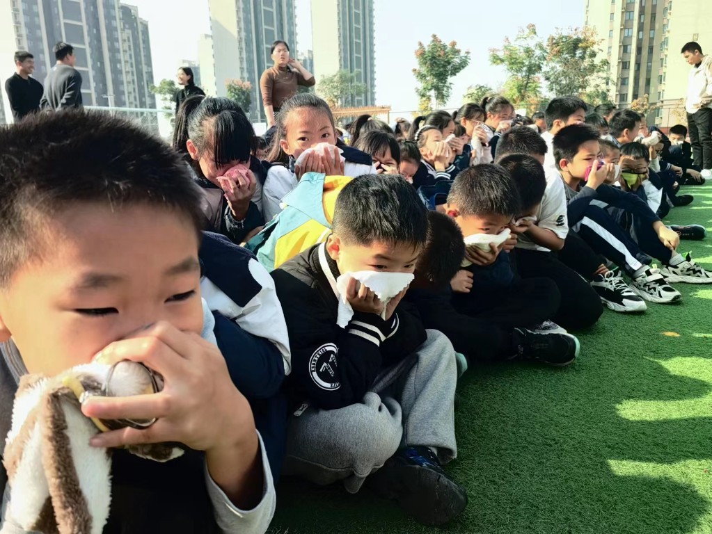 预防为主 生命至上 ——天元区教育局联合应急管理局开展消防应急综合演练