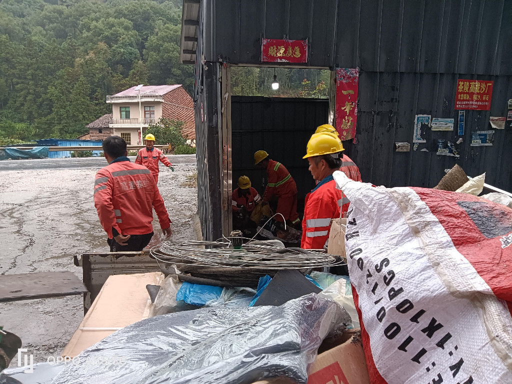 联合整治桥下空间  消除公路安全隐患