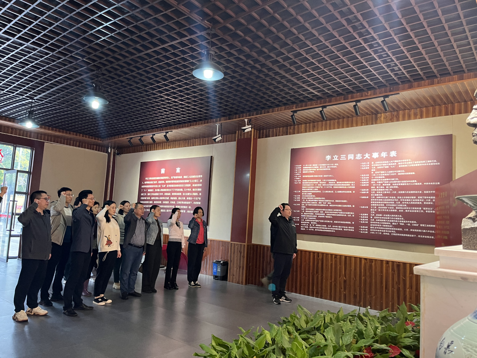 重温党的历史 传承革命精神—市科技局各党支部组织开展主题党日活动