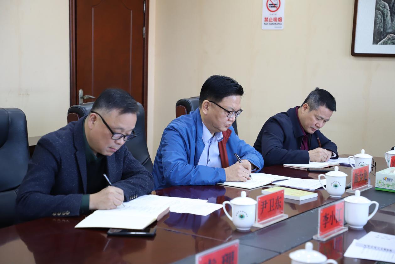 市生态环境局党组理论学习中心组(扩大)组织召开2023年第11次集体学习