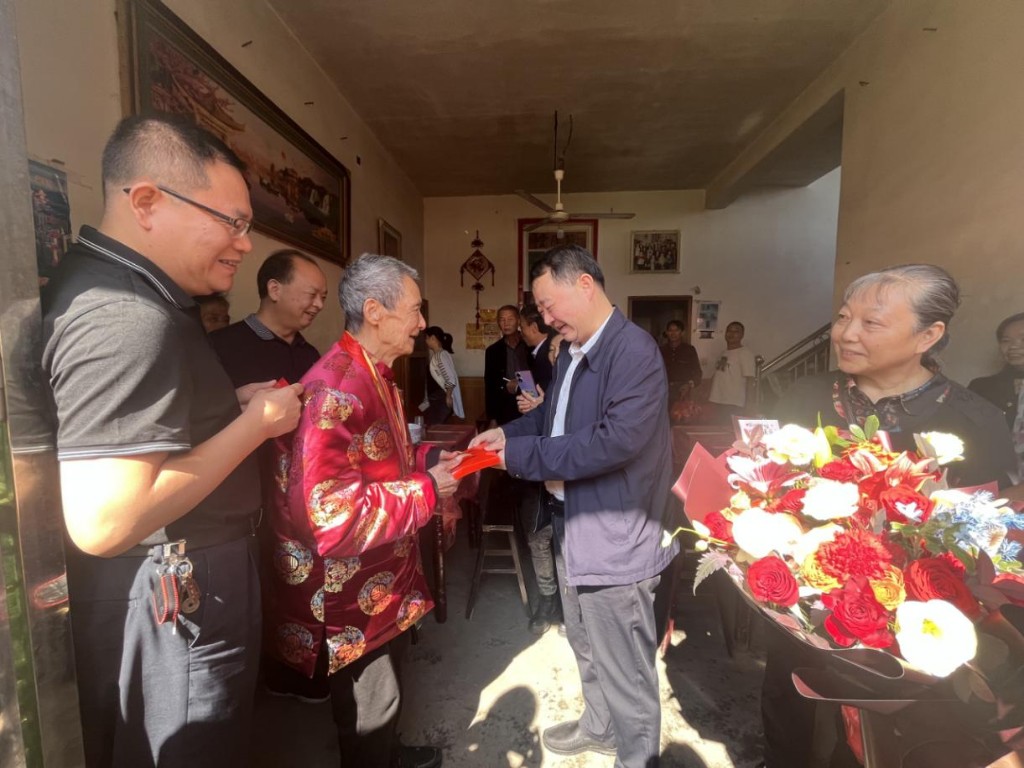 株洲：上甘岭战役英雄迎来百岁寿辰