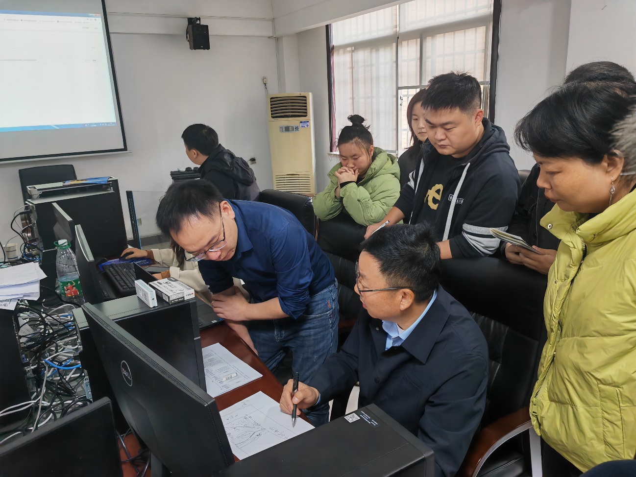 徐业伟调度"一地一策"调查及利用工作