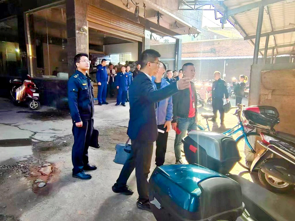 船湾镇联合多部门对服饰企业开展隐患排查整治行动