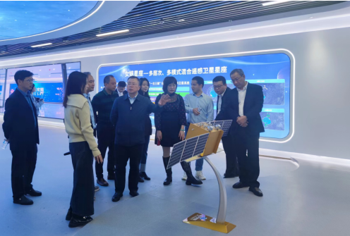 上交所副总经理董国群来株调研