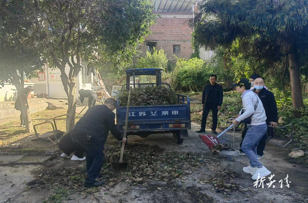 县档案馆：服务群众零距离 立足岗位作贡献