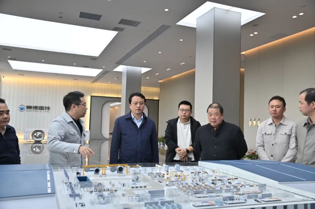 曾毅鹏督导调研北斗产业链项目推进情况