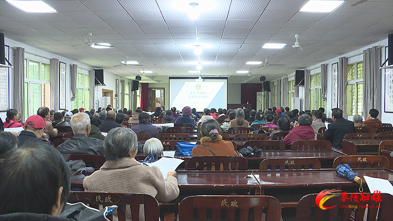 交通安全走进县老年大学