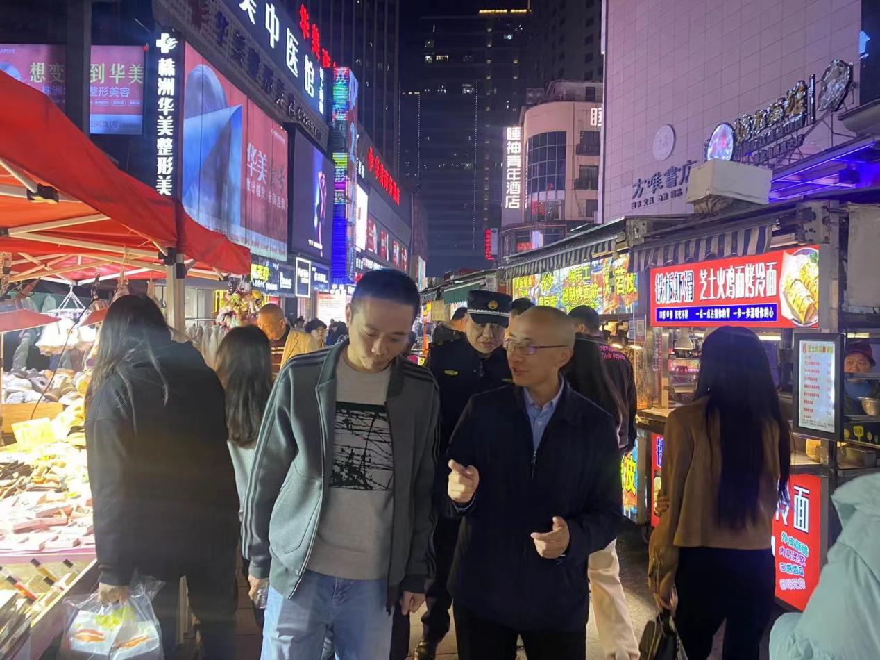 生态环境部门集中"夜查"，努力为群众解"烦忧"