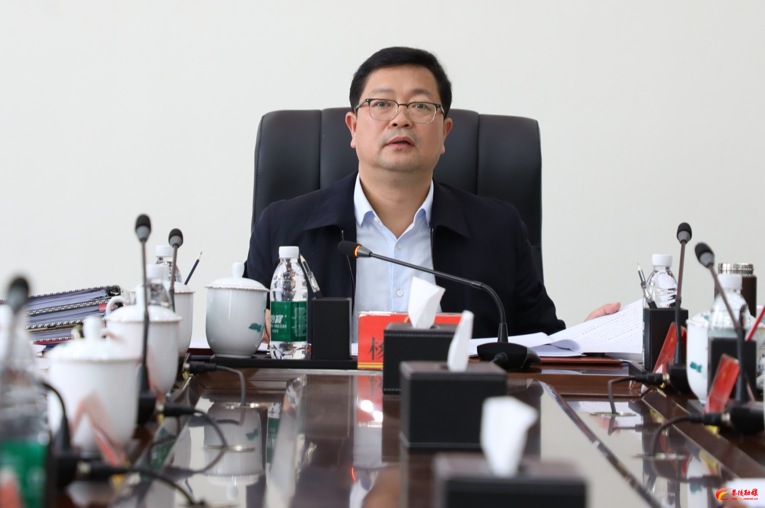 杨红兵主持召开茶陵县十八届人民政府第35次常务会议