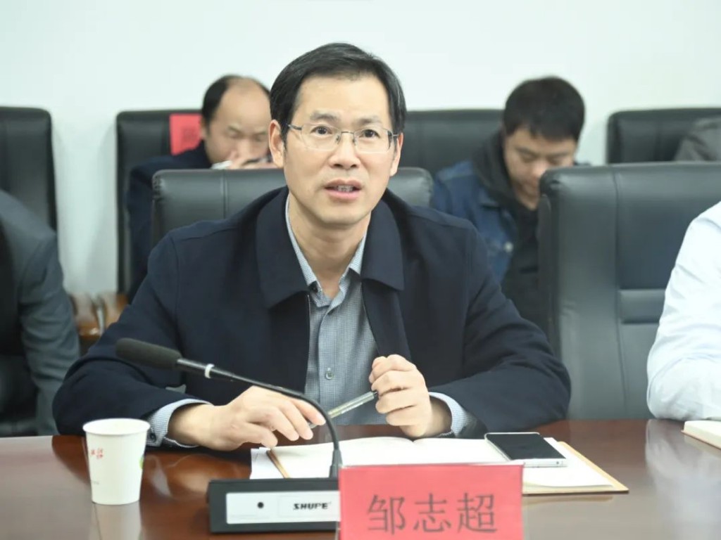 聂方红走进党代表工作室接待党员群众