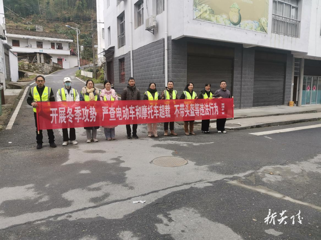策源乡:冬季攻势有力度 道路安全有保障