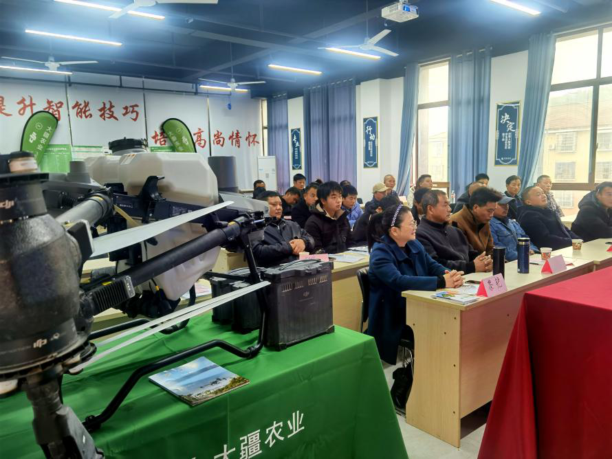 醴陵：又学又比，植保无人机让现代农业“飞”起来