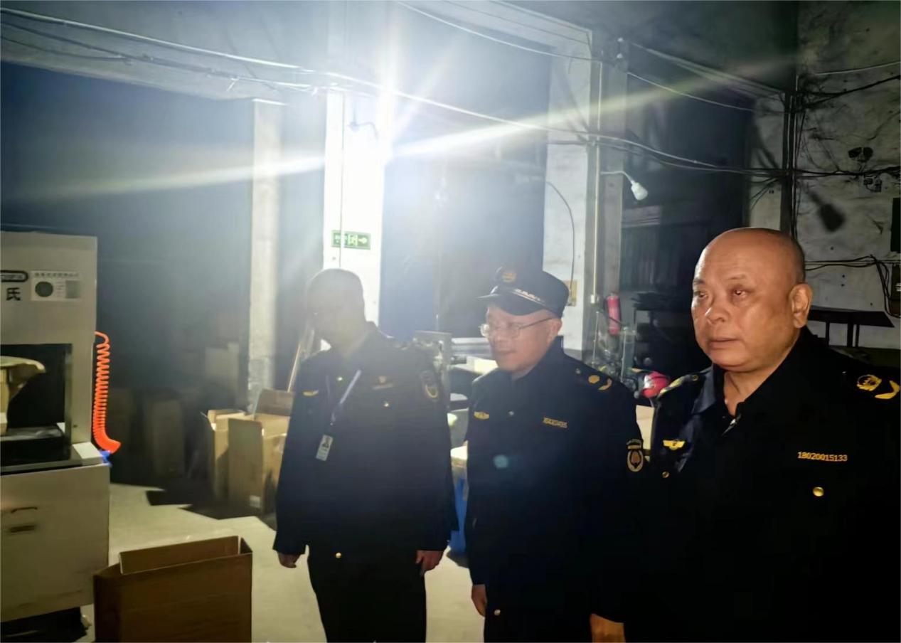 生态环境部门集中"夜查",努力为群众解"烦忧"