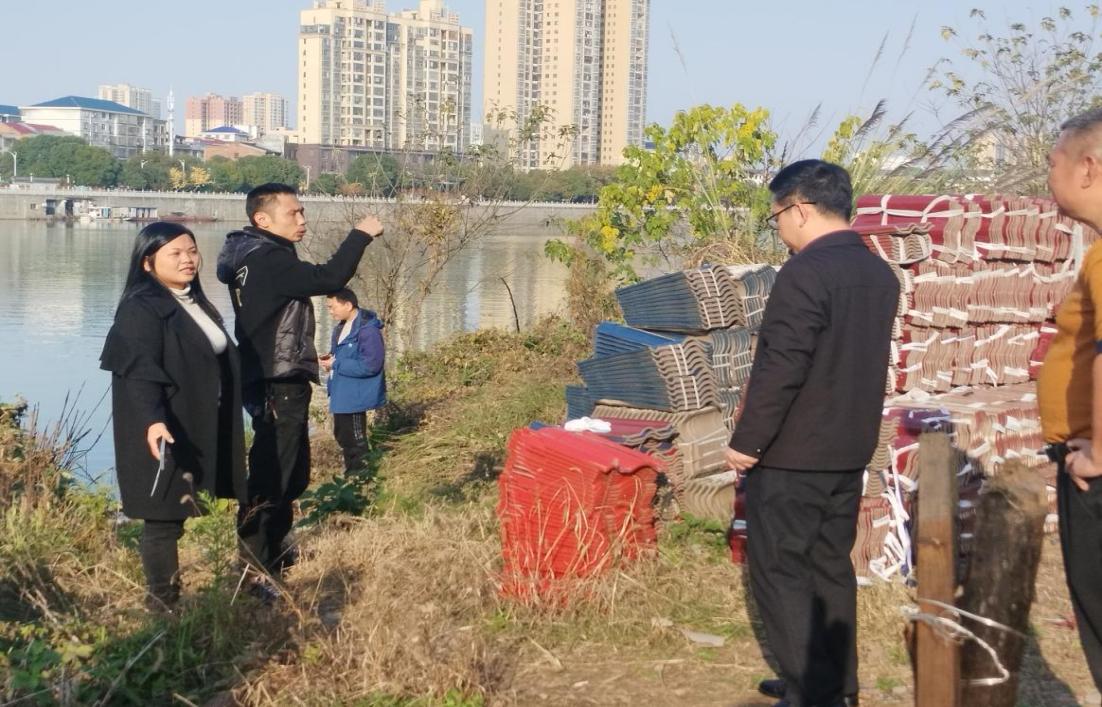 攸县：拆除非法钓鱼台，守卫河道生态