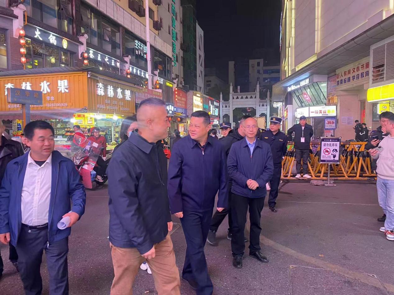 生态环境部门集中"夜查",努力为群众解"烦忧"
