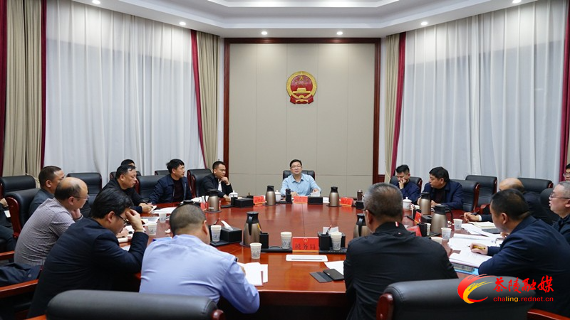 杨红兵调度财税工作