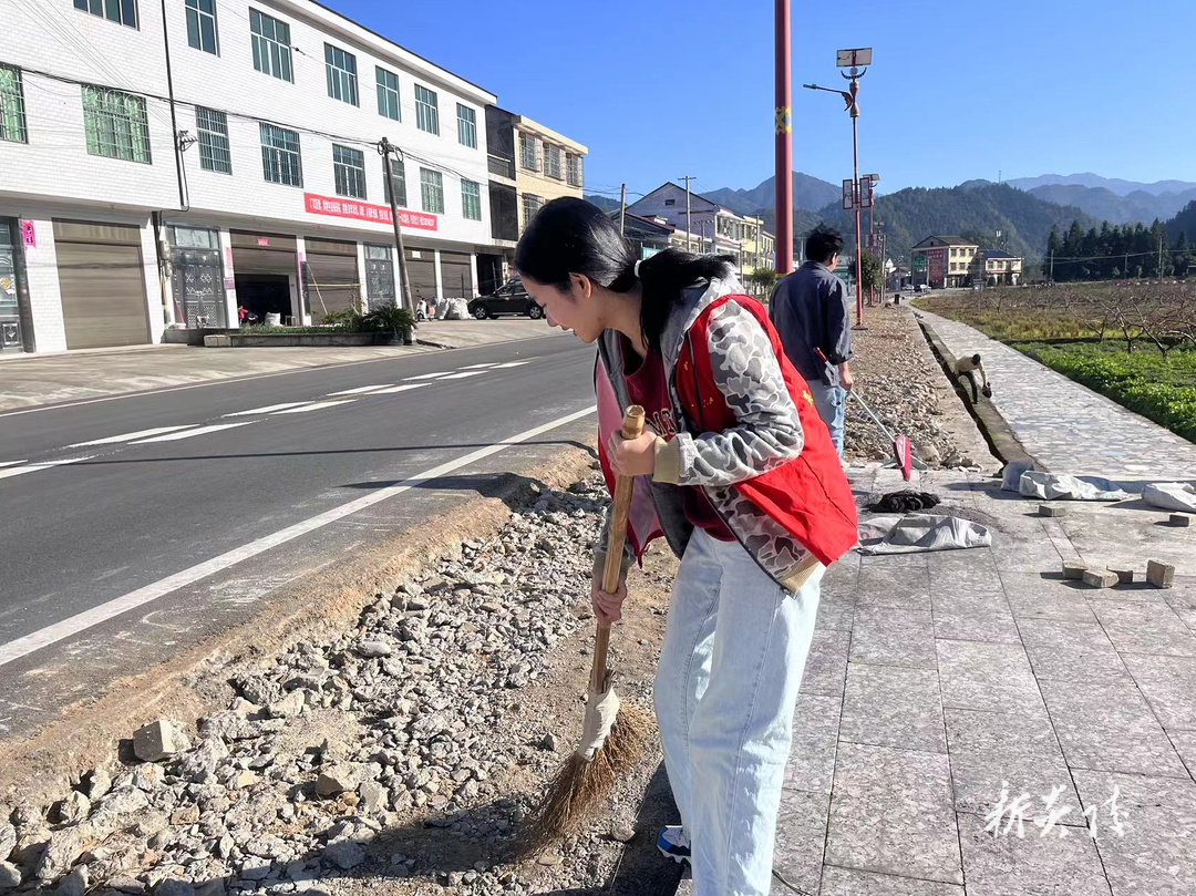 中村瑶族乡开展环境卫生整治活动