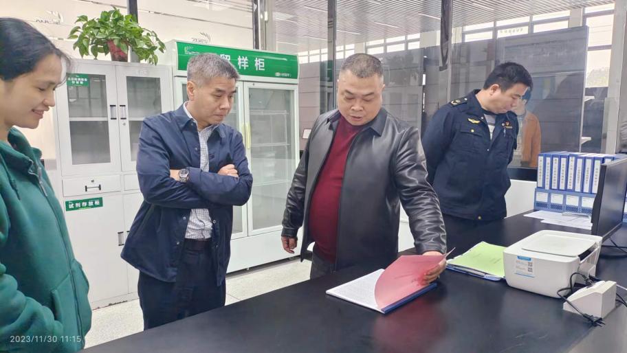 区政协主席龙年喜带队集中视察食品安全工作