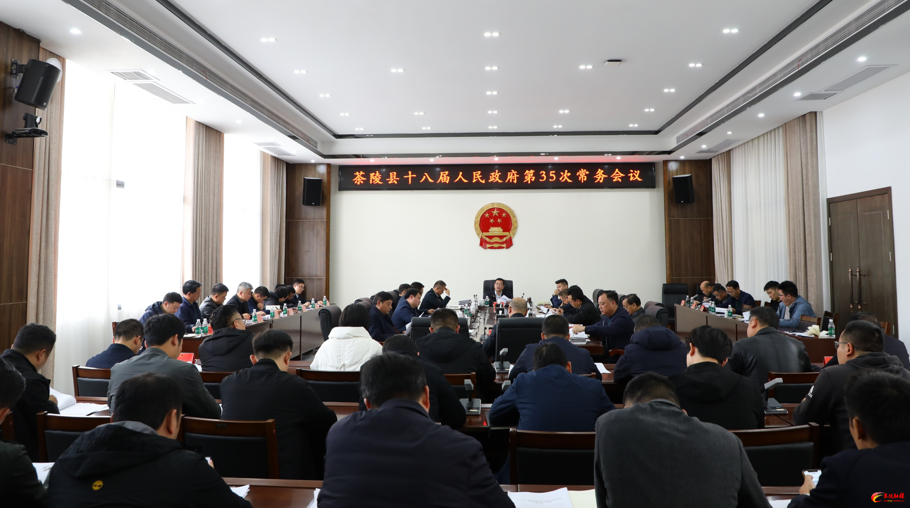 杨红兵主持召开茶陵县十八届人民政府第35次常务会议