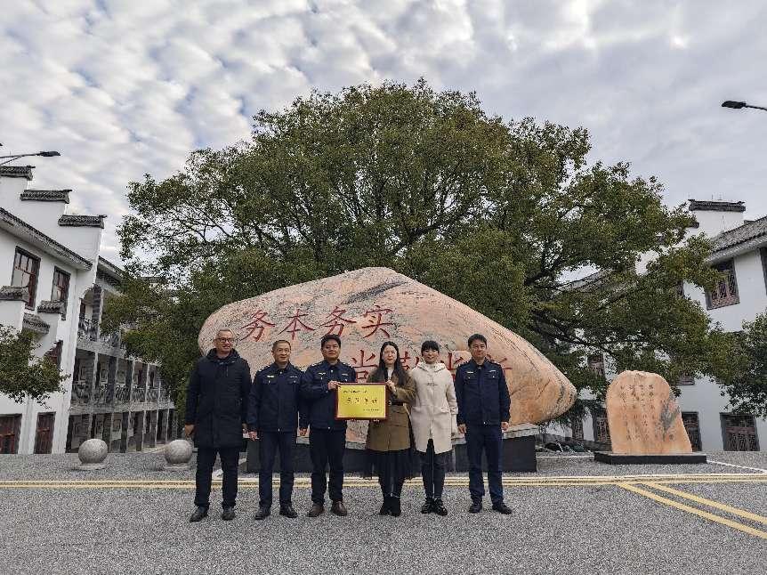 攸县市监局授予一批企业"食品经营安全示范单位"荣誉牌匾