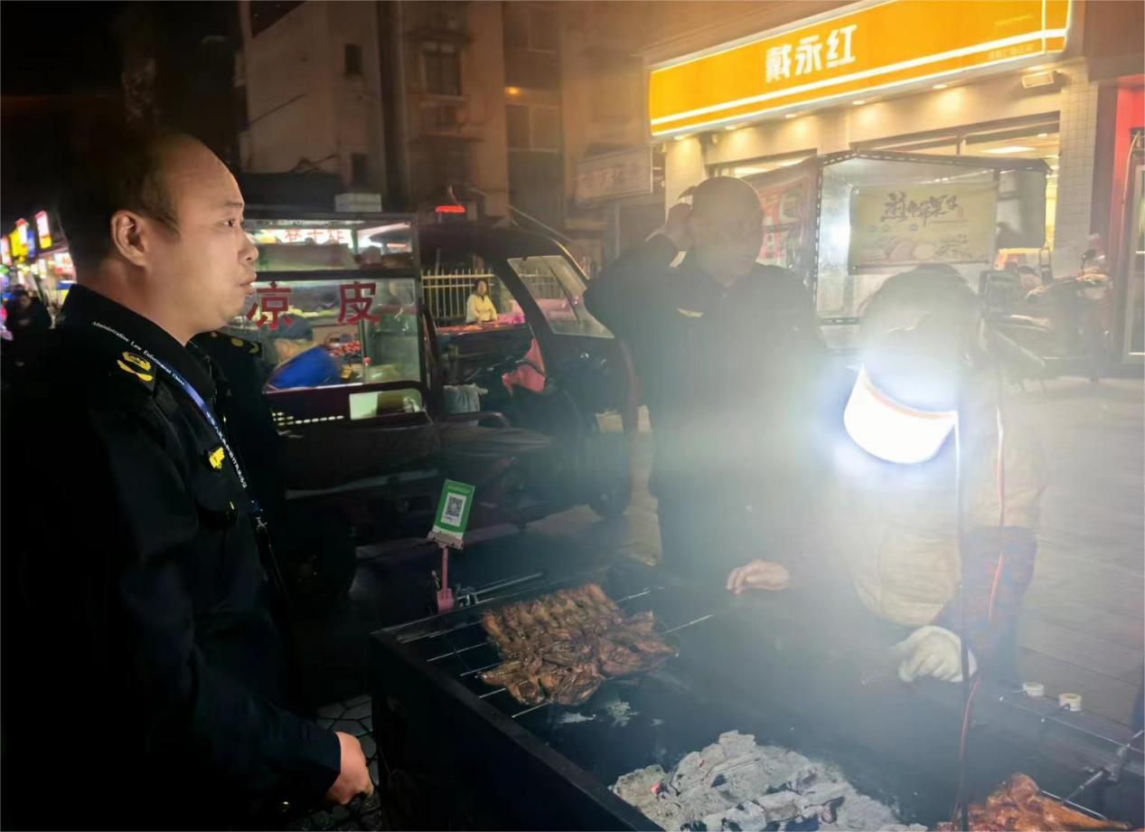 生态环境部门集中"夜查"，努力为群众解"烦忧"
