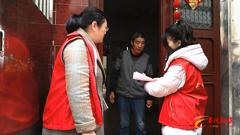 云阳街道开展用火用电安全宣传“敲门行动”