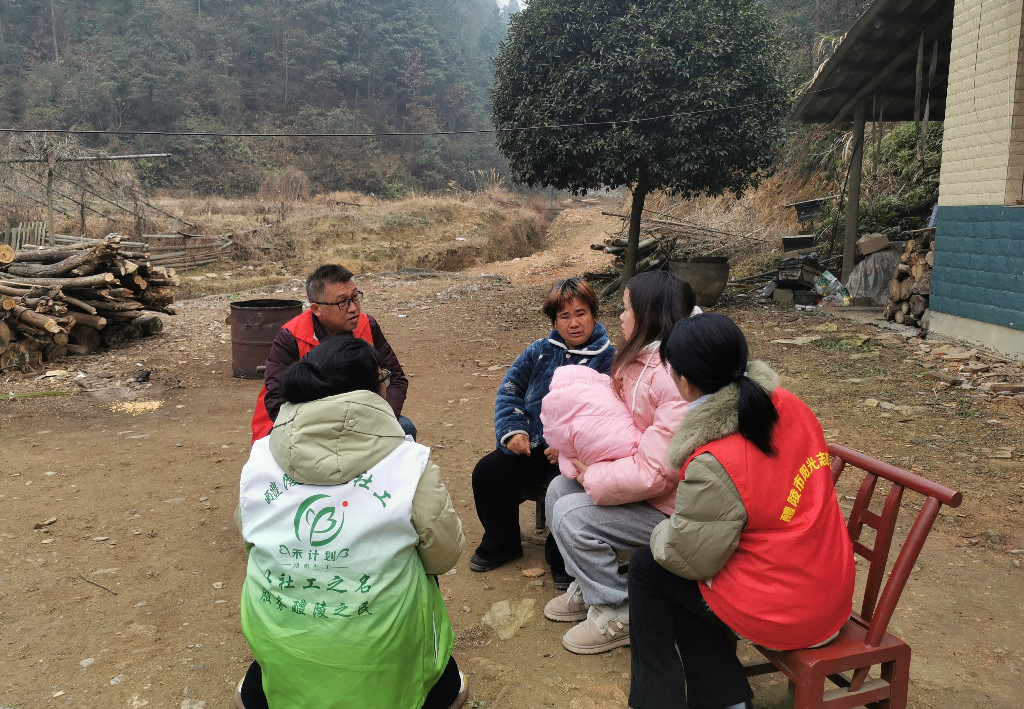 均楚镇：志愿服务暖人心，传递巾帼“她力量”