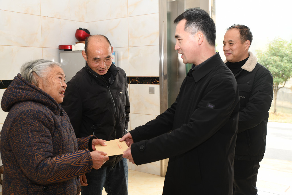 株洲市交通事务中心调研醴陵市沩山镇泉水村乡村振兴工作