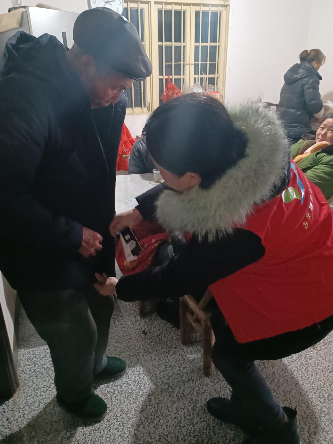 以雪为令 雪落即动丨古岳峰镇积极应对低温雨雪冰冻天气