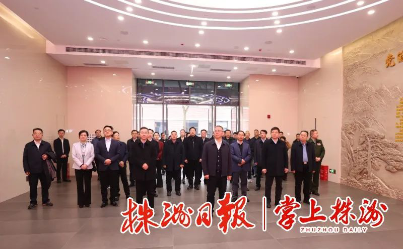 曹慧泉在主持市委常委班子主题教育专题民主生活会会前学习暨市委理论学习中心组2024年第一次集体学习时强调  强化理论武装勇于自我革命  筑牢开好专题民主生活会的思想基础           陈恢清出席