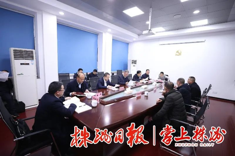 曹慧泉在市人社局接待信访群众