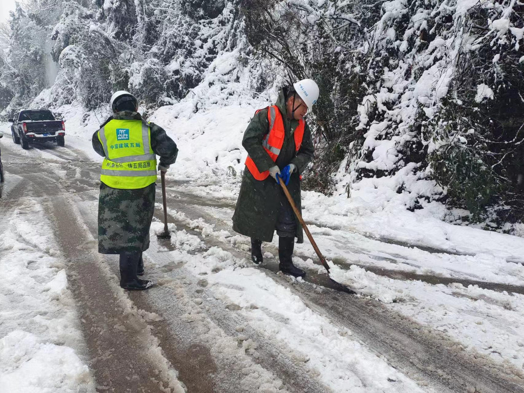 央企与地方联手  浴“雪”战冰保畅通
