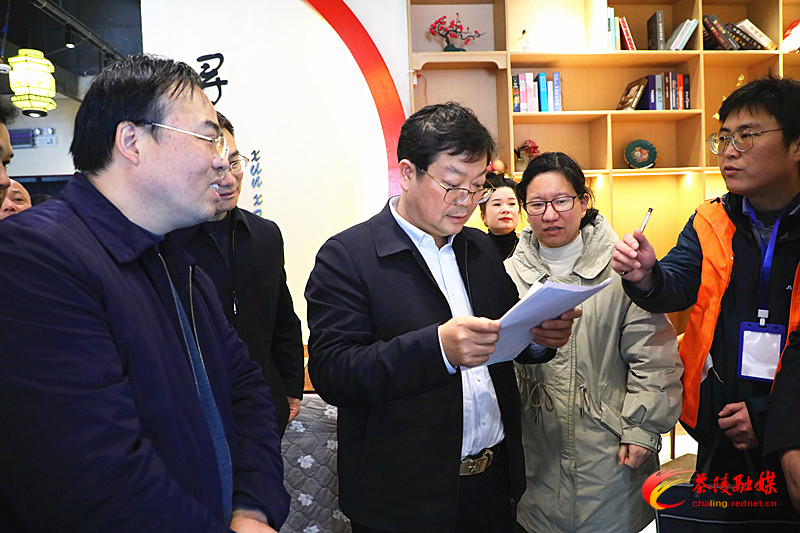 杨红兵带队督导“五经普”入户登记工作