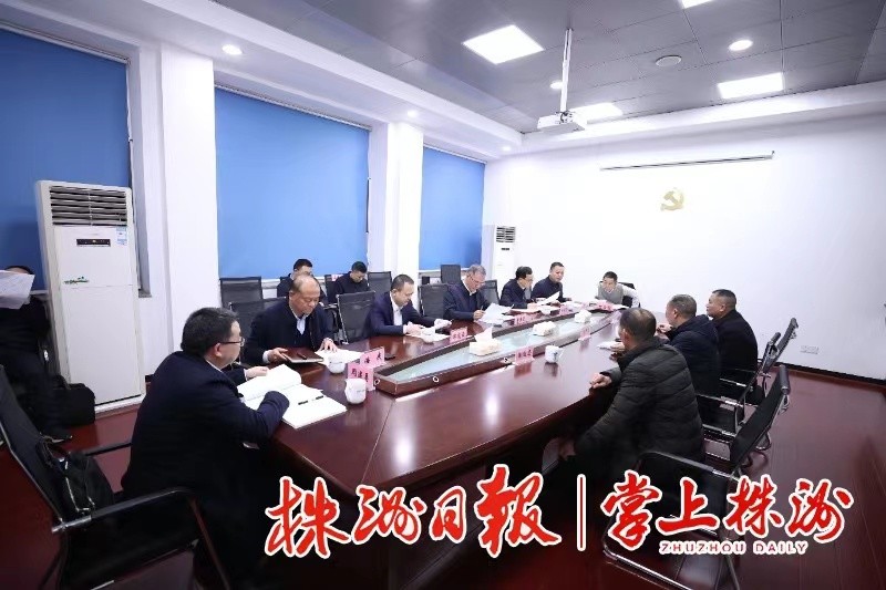 曹慧泉在市人社局接待信访群众 用心用情用力为群众排忧解难
