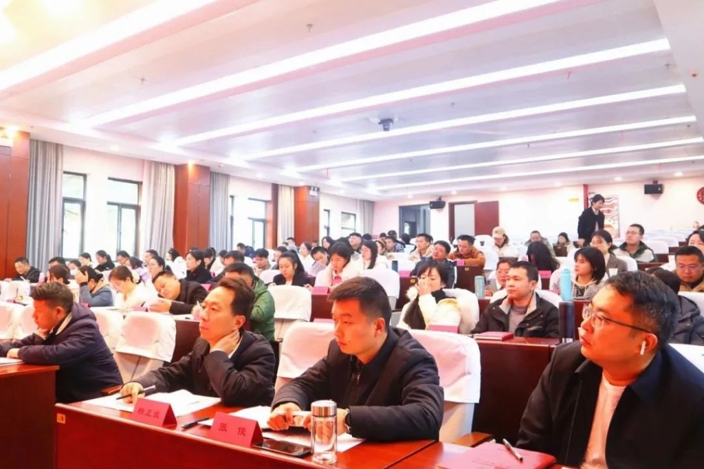 全市招商引资暨跟班招商业务培训班开班