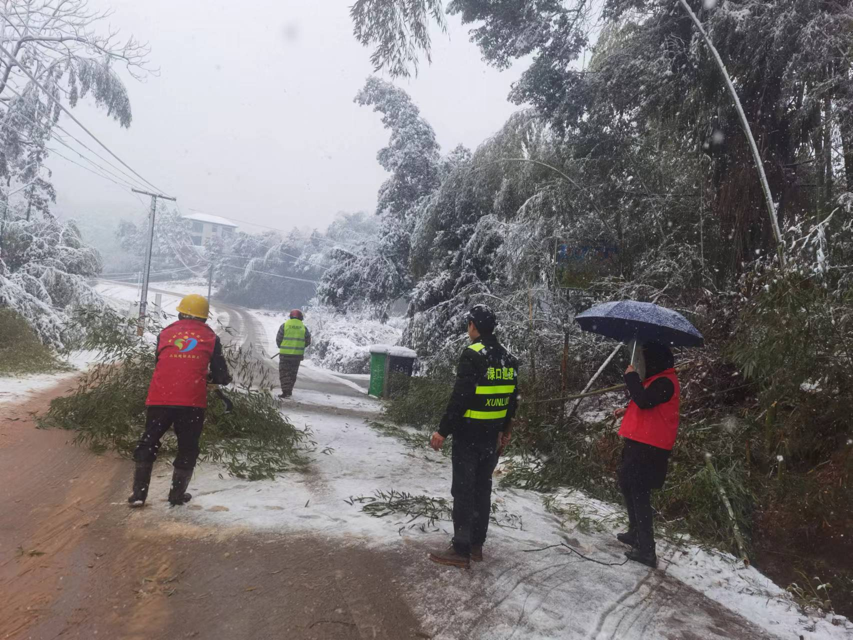 以雪为令 雪落即动丨古岳峰镇积极应对低温雨雪冰冻天气