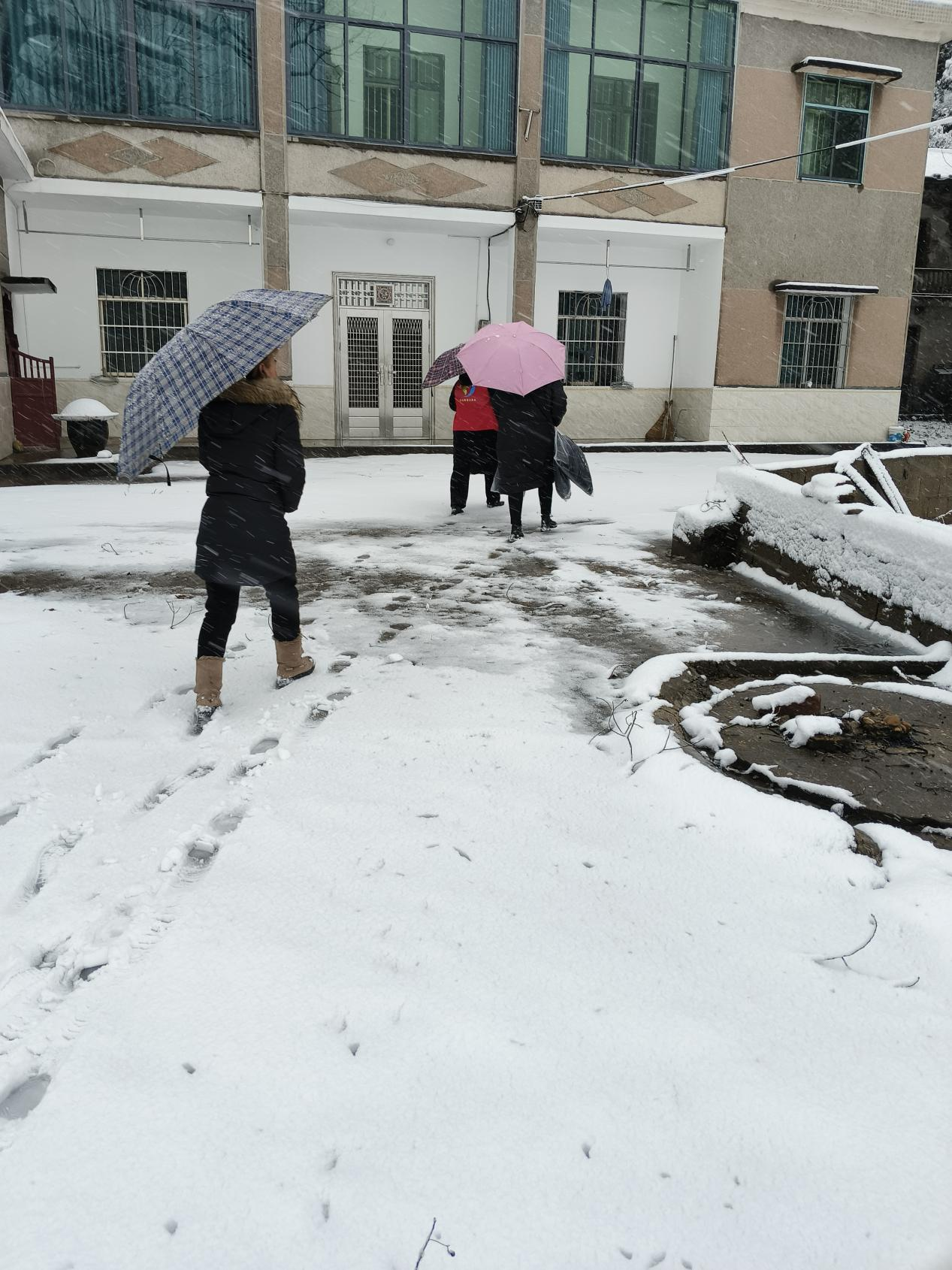 以雪为令 雪落即动丨古岳峰镇积极应对低温雨雪冰冻天气