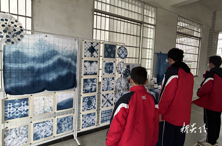 炎陵中学开展非遗扎染技艺体验活动