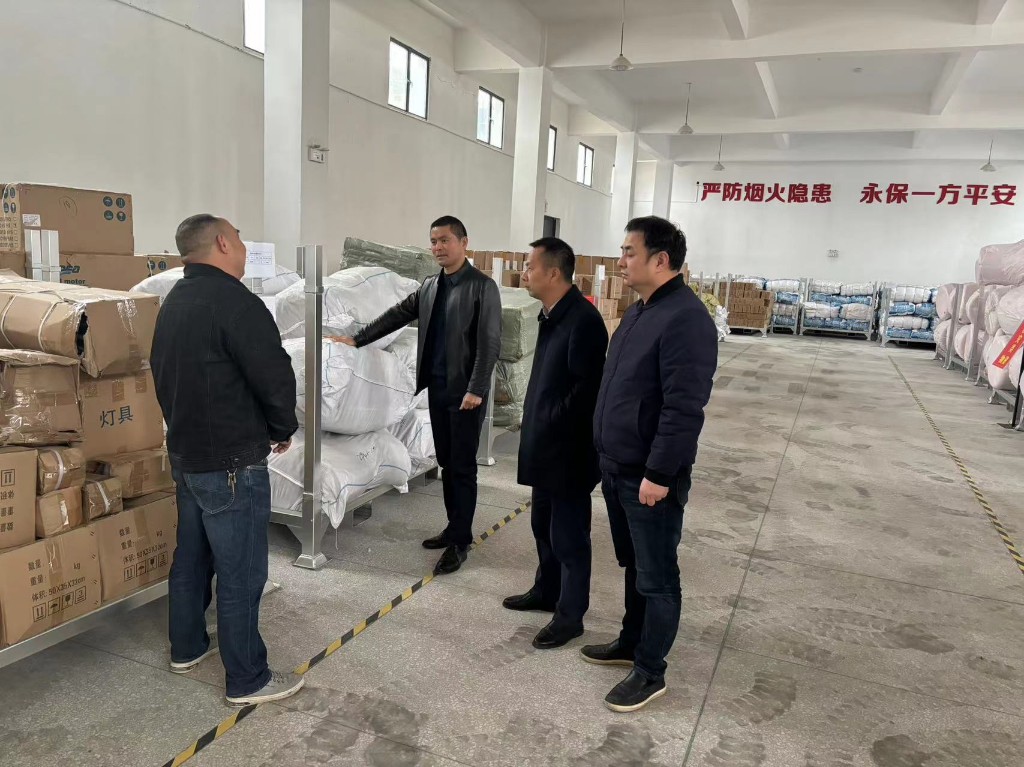 市发展改革委调研督导市救灾物资储备库运营管理工作
