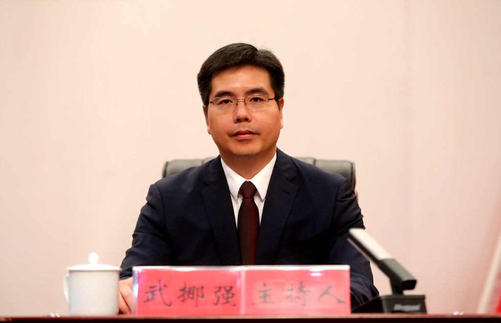 县委十三届六次全体会议暨县委经济工作会议召开