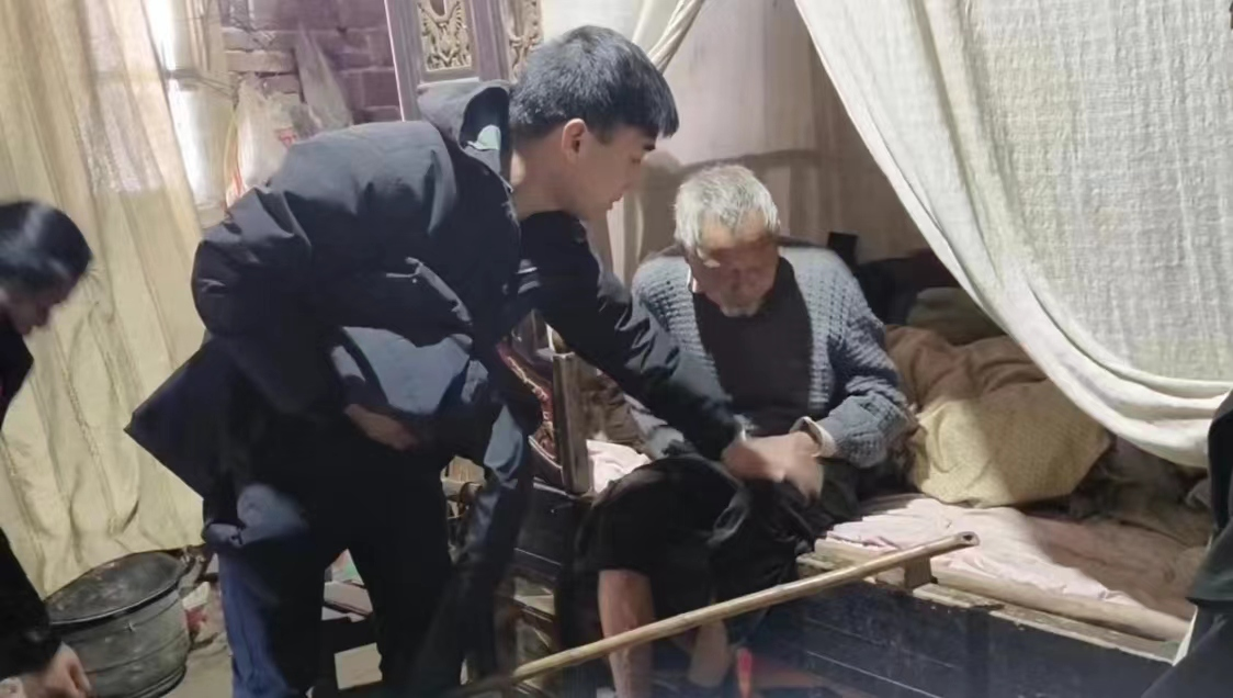 以雪为令 雪落即动丨古岳峰镇积极应对低温雨雪冰冻天气