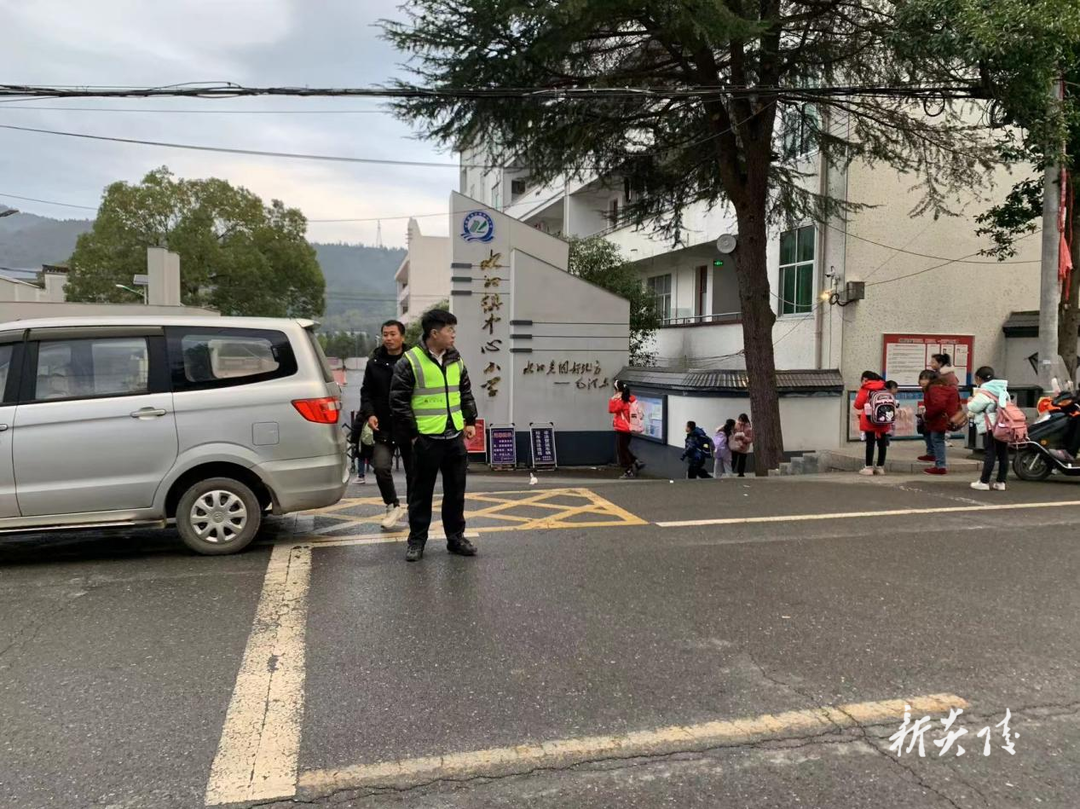 水口镇开展爱心护学行动
