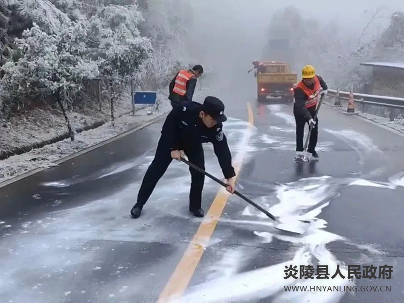“初雪”如期而至，“雪警”守护平安